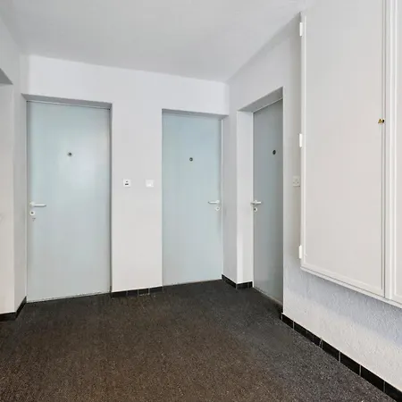 City-studio - Sweet And Modest - Crown 14 * Ζυρίχη