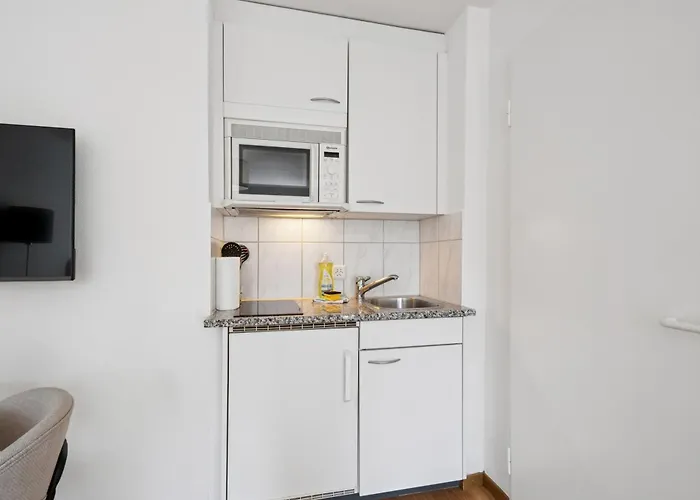 City-studio - Sweet And Modest - Crown 14 *