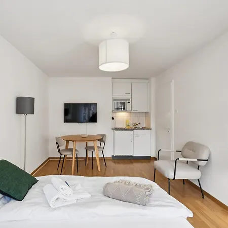 City-studio - Sweet And Modest - Crown 14