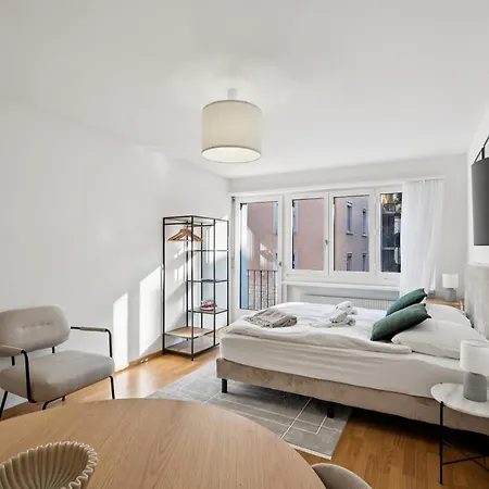 City-studio - Sweet And Modest - Crown 14 *