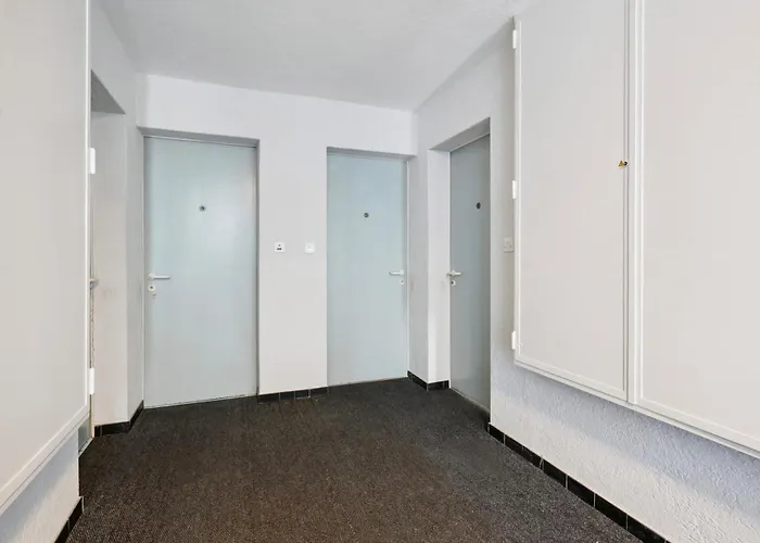 City-studio - Sweet And Modest - Crown 14 * Zurich