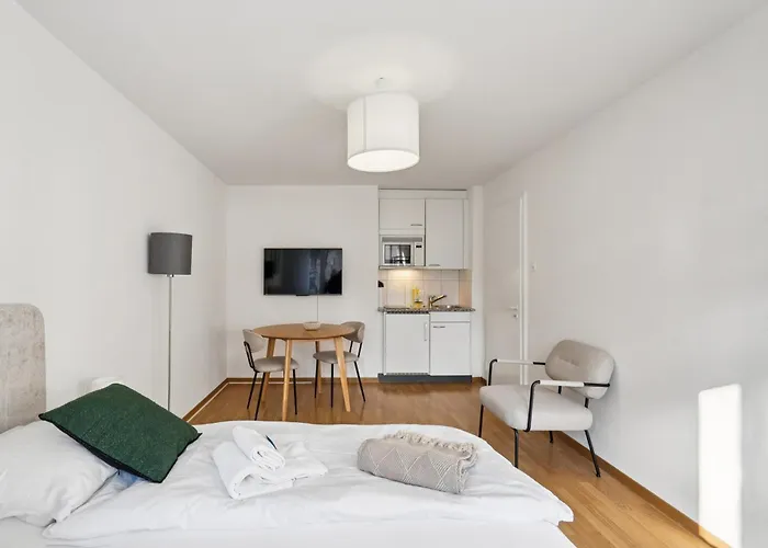 City-studio - Sweet And Modest - Crown 14