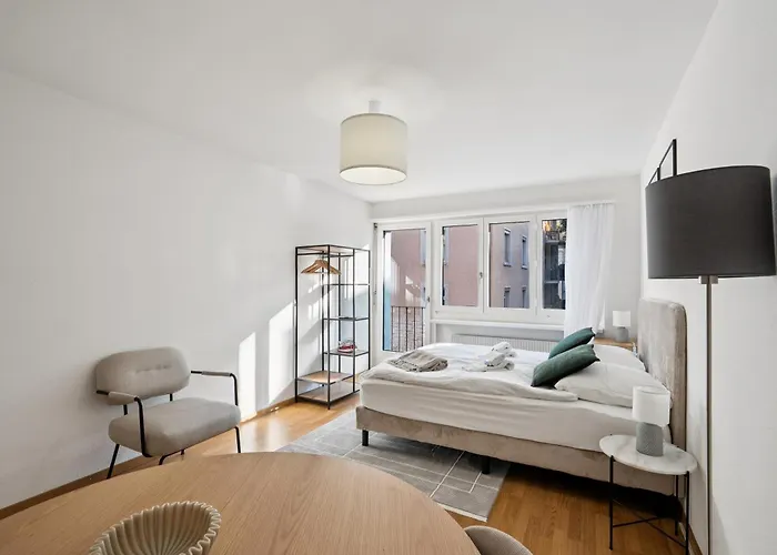 City-studio - Sweet And Modest - Crown 14 *